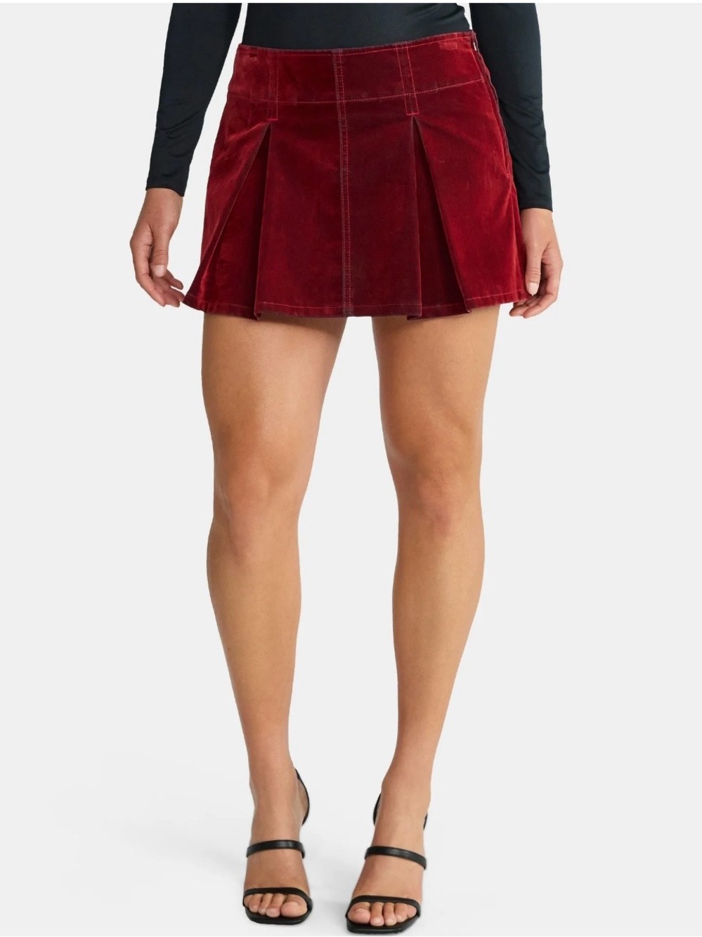 ⚡️Madden NYC Red Velvet Pleated Mini Skort
